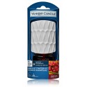 Yankee Candle ScentPlug Starter Kit Black Cherry mājas aromātu komplekts (elektriskā pamatne 1 gab. + gaisa atsvaidzinātājs 18,5 ml.)